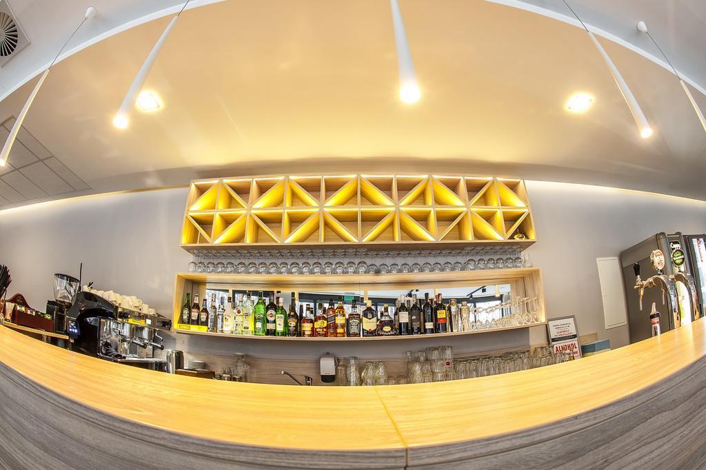 Hotel Restauracja Park Szwajcaria Gliwice Esterno foto